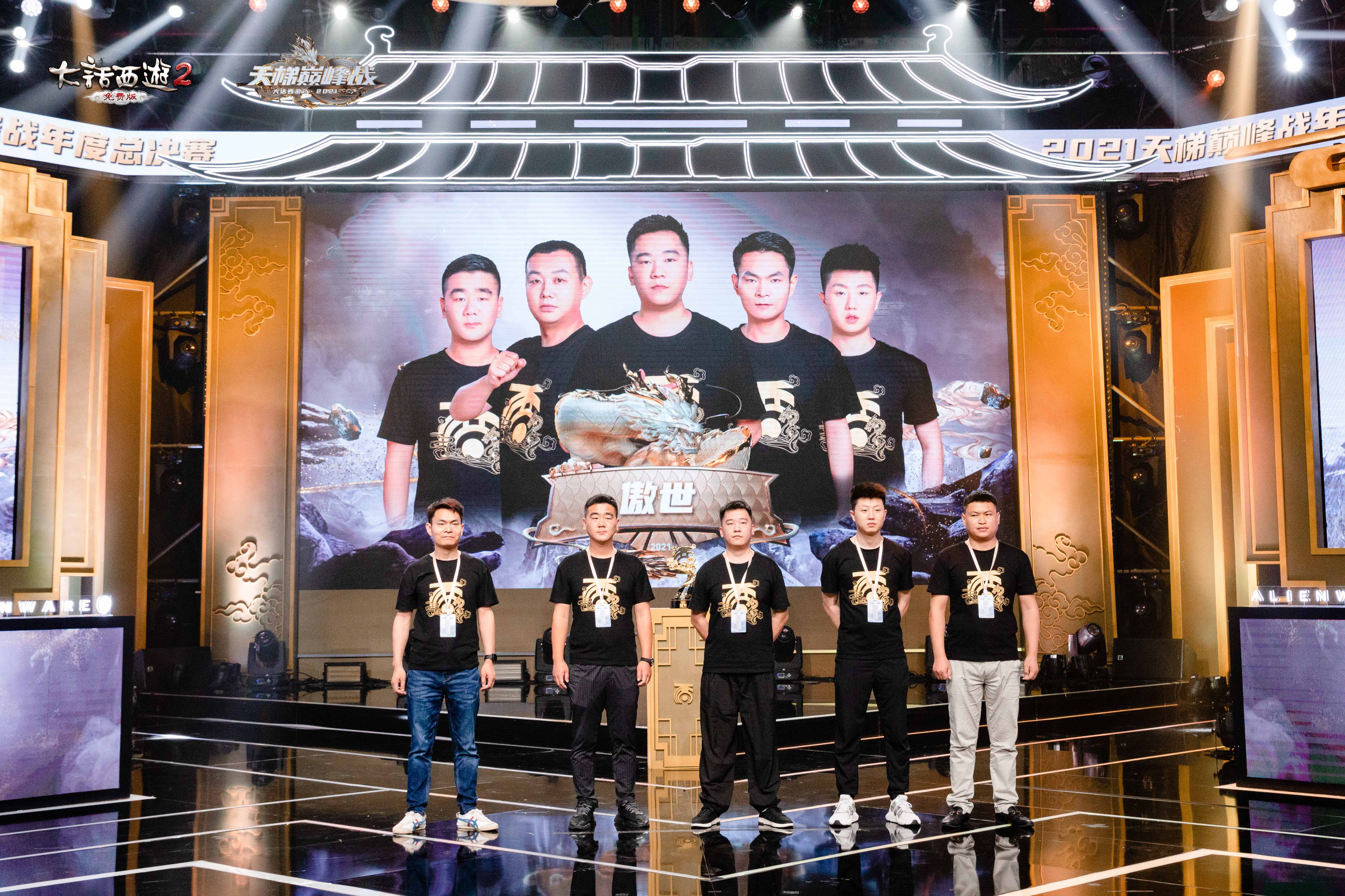 包含汇聚众多冠军候选人，火爆争夺，振奋人心的词条