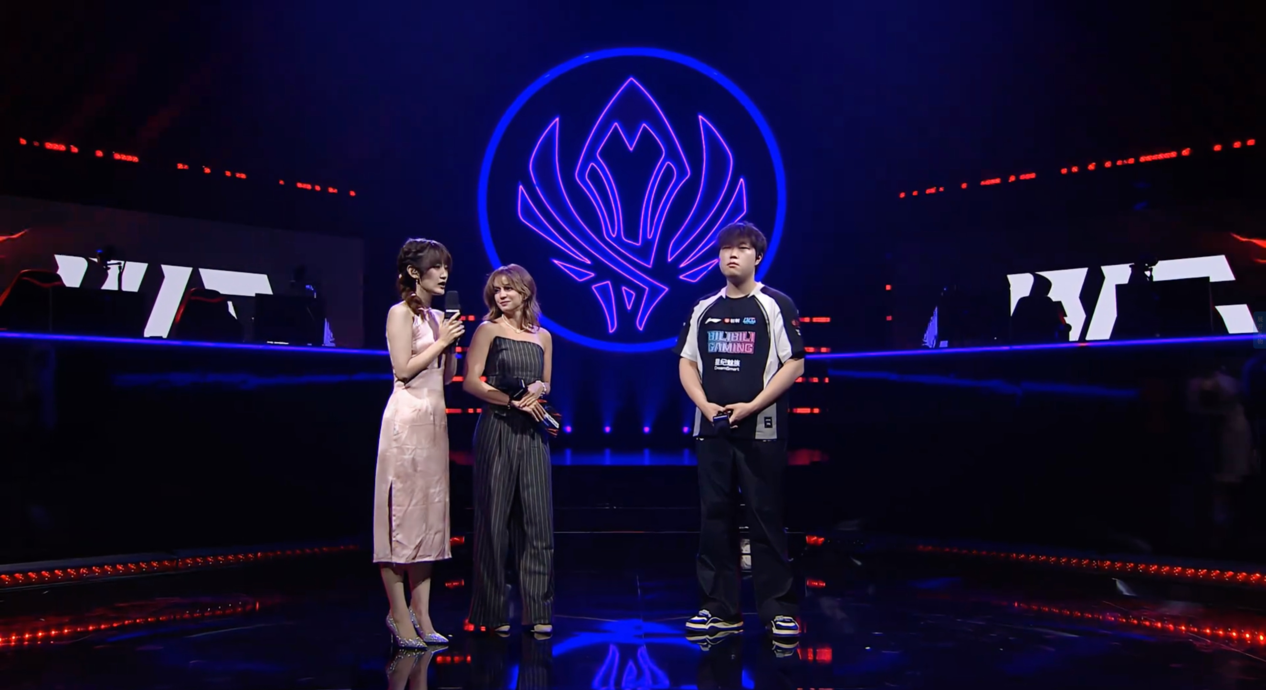 DFM力克DRX，Doinb完成史诗逆转宿敌对决小组赛，引爆全场热议