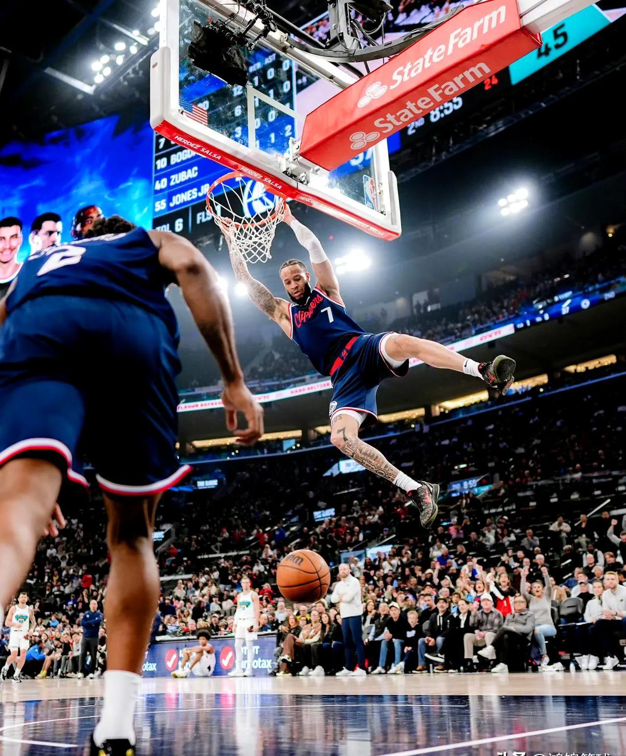 快船绝杀鹈鹕，王哲林点燃赛场