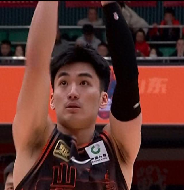 上海队完胜新疆队,高诗岩关键制胜 上海队完胜新疆队,高诗岩关键制胜