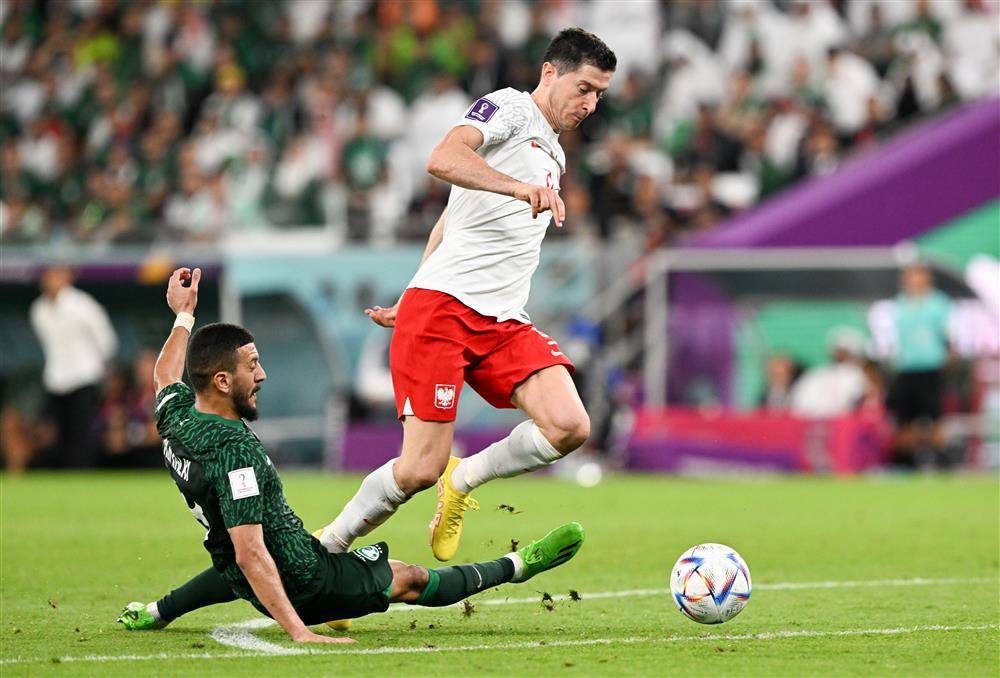 韩国力克墨西哥，法比尼奥统治全场